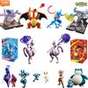 BLOKEES POKEMON Pikachu Mewtwo Lucario Scyther Cinderace Charizard Accessori Classici con Effetti Speciali Action Figure Giocattolo Regalo