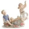 rockible Statuina con Ragazzi su Ponte Floreale Statuina in Ceramica Elegante Soprammobile con Ragazzi per Mensola, Ingresso