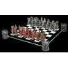 Figuren Shop GmbH Fantasy - Gioco degli scacchi Re Artus contro drago, set completo di | Tavola in vetro rialzata su quattro torri del castello con 32 personaggi dipinti a mano, scacchi da collezione originali per