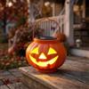 Kivivaka Lanterna classica a energia solare a forma di zucca di Halloween, impermeabile in metallo con luce calda, per decorazione esterna arancione, patio, prato, feste, 16 x 16 x 22 cm