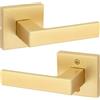 Kwikset Singapore - Maniglia per porta senza meccanismo di blocco, per porte di armadi e corridoi, maniglia reversibile non bloccabile, in ottone satinato, con protezione Microban