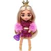 Barbie Extra Minis Bambola Con Abito Luccicante E Scialle Di Pelo, Piedistallo E Accessori, Giocattolo Per Bambini da 3 Anni, Hjk67, Rosa, Viola, 14 Cm