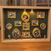 Generisch Mini cornice portafoto Museum Of Us fai da te, mini figure persone, museo in miniatura personalizzata fai da te con luce, vetrina in legno, set di 11 cornici per foto e statuine, decorazione da