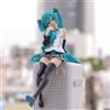 Bandai Nuove Figure Anime di Hatsune Miku Seduta da 14CM, Giocattoli Kawaii con Capelli Lunghi, Modellini in PVC per Ragazze