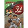 David A. Kelly Ballpark Mysteries #17: The Triple Play Twins (Tascabile)