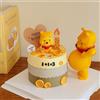 Hasbro Decorazione per torta di Winnie the Pooh, figura della mamma dal grande pancino, abito da compleanno, ornamento in plastica divertente per celebrazioni