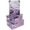 2.J. 2J Orchidea e ciottolo Set di 3 scatole di cartone con coperchio stampato Orchidea e ciottolo con angoli e maniglie in metallo. Dimensioni: 38x26,5x14, 40x28,5x15, 42x30x16 cm
