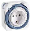 Theben 0260030 timer 26 timer da presa analogico giornaliero | 1 canale, meccanico, 96 segmenti di commutazione, inserimento minimo 15 min, 400 W LED, Schuko, preselezione manuale