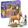 Schleich HORSE CLUB | Set di assistenza di Emily 42797 | 15 pezzi | Set da gioco dai 6 anni | set con personaggi, numerose funzioni e tanti accessori | giocattolo cavallo realistico