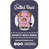 The Quilted Bear Custodie magnetiche per aghi con immagine di maiale - Custodia smaltata per aghi per cucito, ricamo e accessori per punto croce | Supporto sicuro per spilli e aghi (Maiale)