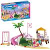 Playmobil Avventure estive con Barbie e Ken: un caffè sulla spiaggia con altalena, scivolo e animali. Ideale per giochi di ruolo creativi, questo set include un caffè sulla spiaggia per stimolare l'immaginazione