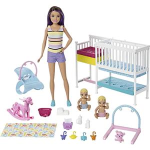 Barbie- Nurserie Skipper Playset, Bambola con Bambolotti, Lettino, Fasciatoio e Tanti Accessori, per Bambini 3+ Anni, GFL38